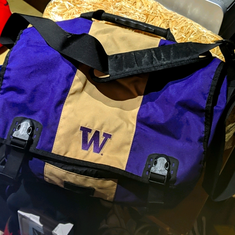 U of Washington Columbia Messenger Bag